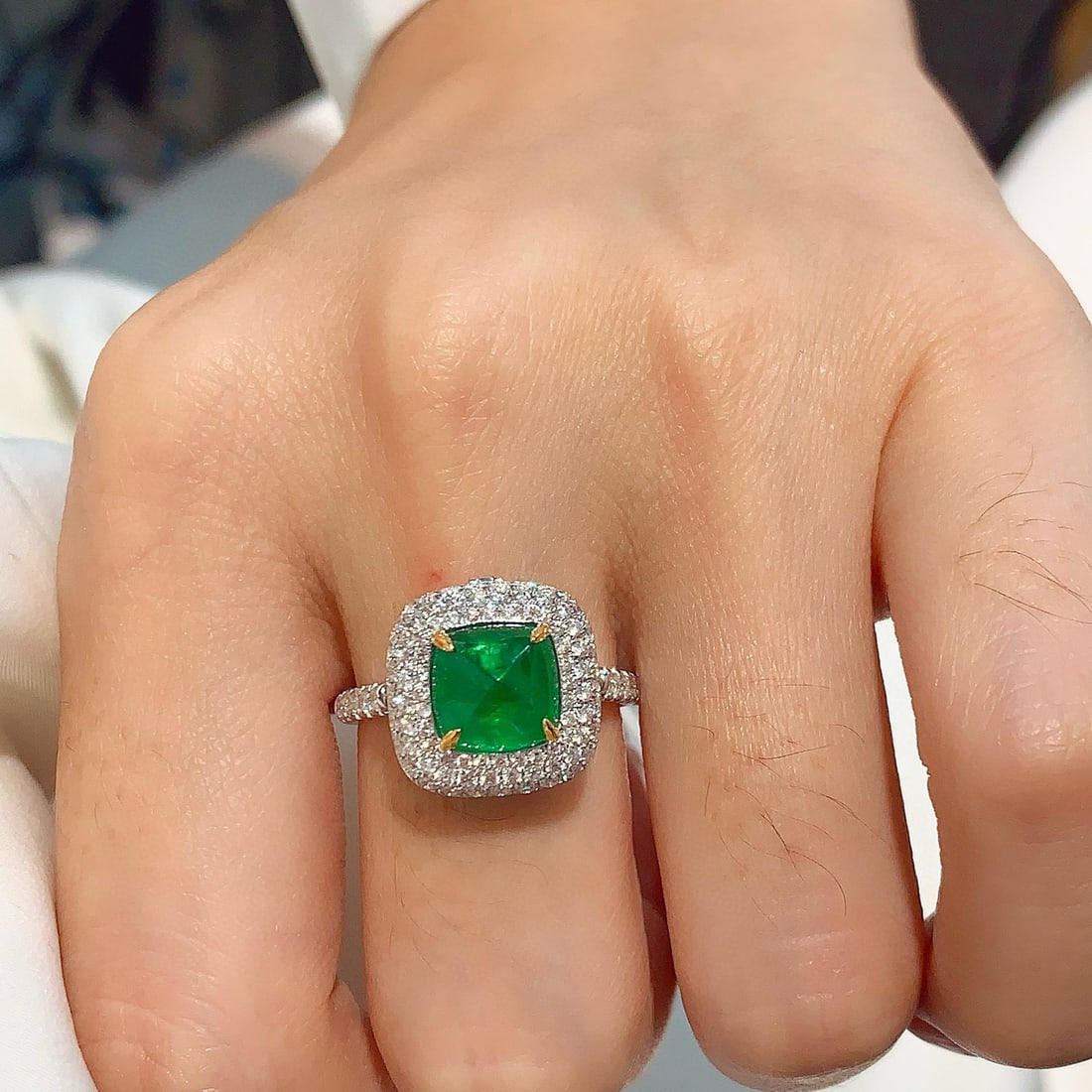 14k Gold 3.52 Ctw Vivid Green Natural Emerald & Diamond Ring/pendant( Without Chain ): Ref:230984188 // gold content:14k gold // ring size:7. 25us // // main gemstone:emerald // shape:suger-loaf // carat weight:2. 62ct // color:vivid green // treatment:natural // // adjacent gemstone 2 
