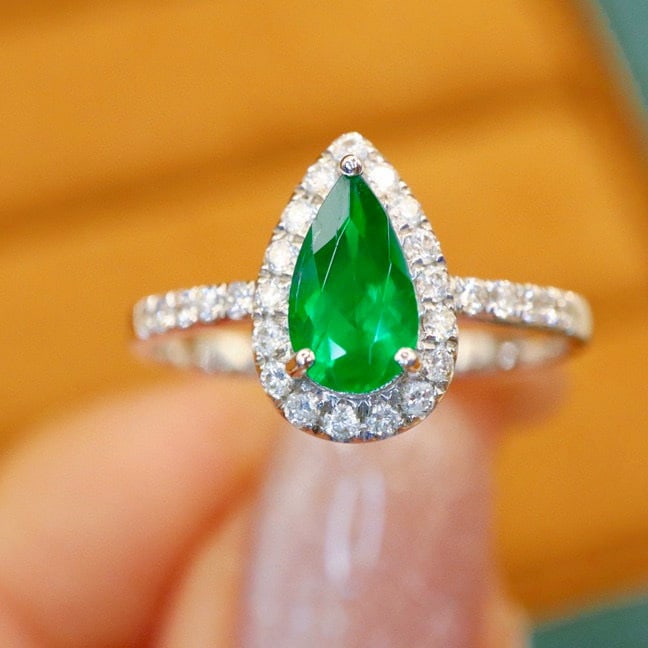 14k Gold 0.85 Ctw Vivid Green Natural Emerald & Diamond Ring: Ref:230984196 // gold content:14k gold // ring size:7. 25us // // main gemstone:emerald // shape:pear // carat weight:0. 58ct // color:vivid green // treatment:natural // // adjacent gemstone 2 :