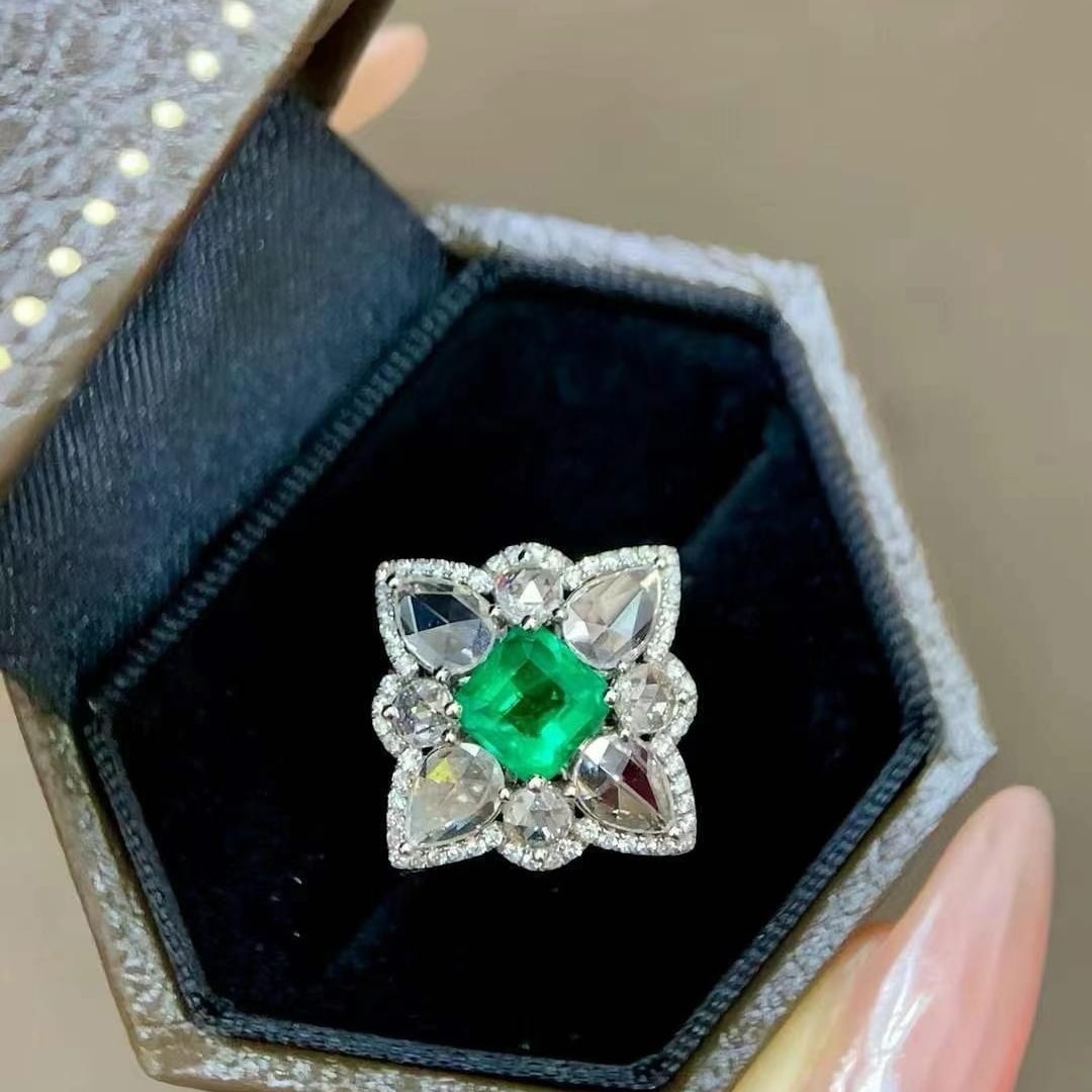 14k Gold 1.53 Ctw Vivid Green Natural Emerald & Diamond Ring - 3