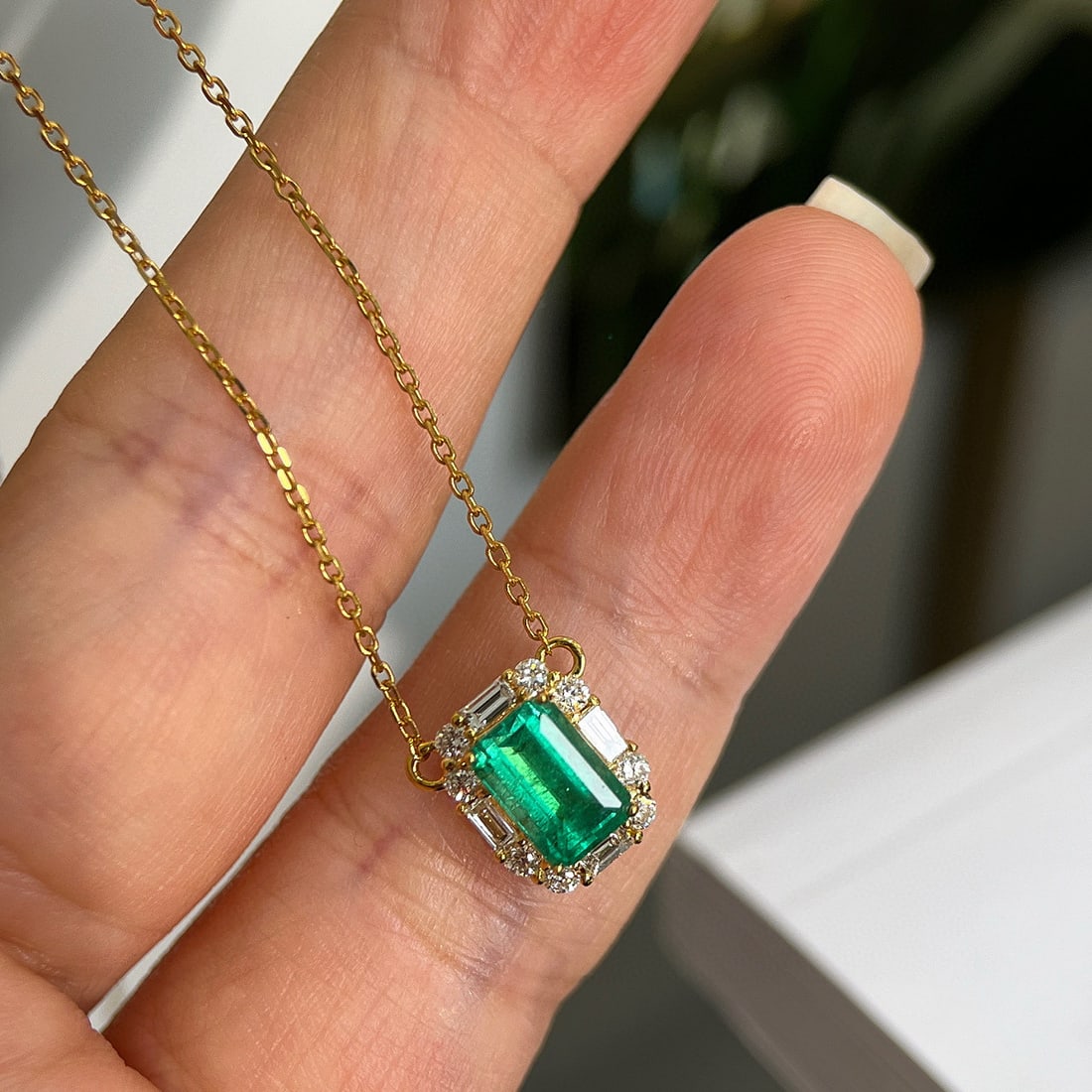 14k Gold 1.26 Ctw Vivid Green Natural Emerald & Diamond Necklace - 2