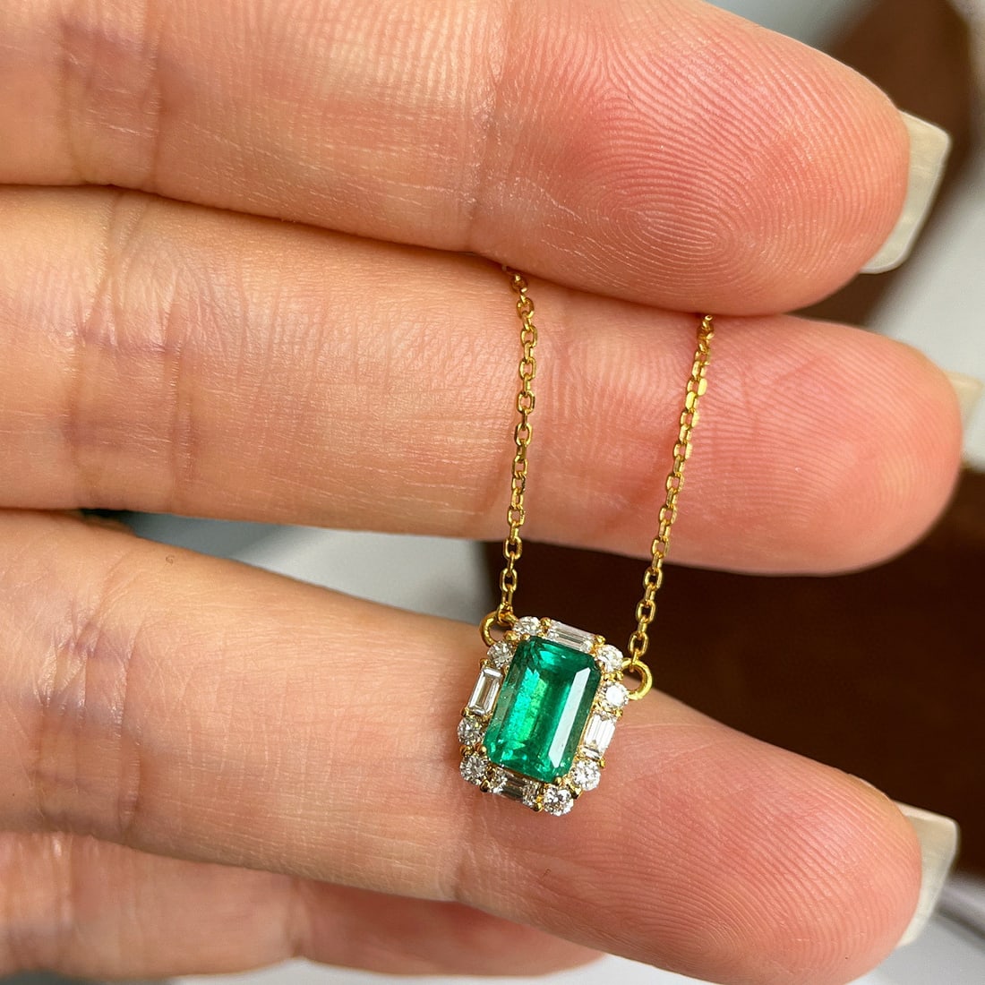 14k Gold 1.26 Ctw Vivid Green Natural Emerald & Diamond Necklace - 5