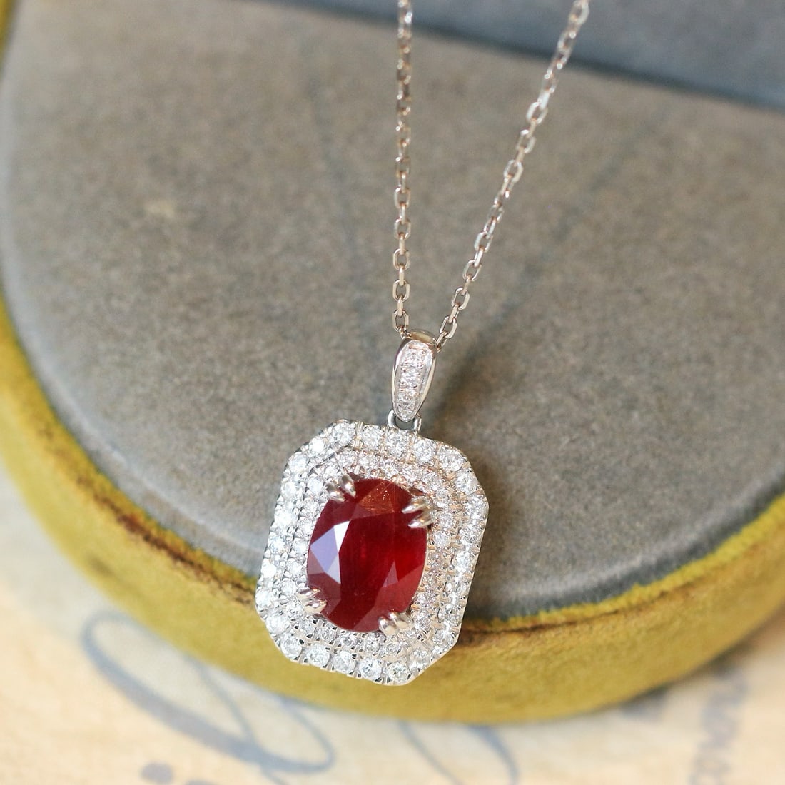 14k Gold 1.97 Ct Natural Ruby & Diamond Pendant( Without Chain ): Ref:230984203 // gold content:14k gold // main gemstone:ruby // shape:oval // carat weight:1. 97ct // color:pigeonblood red // treatment:natural // // adjacent gemstone 2 : diamond // shape:round // c