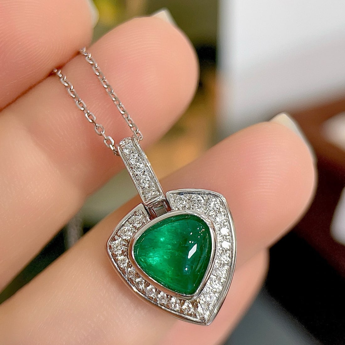 14k Gold 1.94 Ctw Vivid Green Natural Emerald & Diamond Pendant( Without Chain ): Ref:230984209 // gold content:14k gold // main gemstone:emerald // shape:pear // carat weight:1. 65ct // color:vivid green // treatment:natural // // adjacent gemstone 2 : diamond // shape:round //