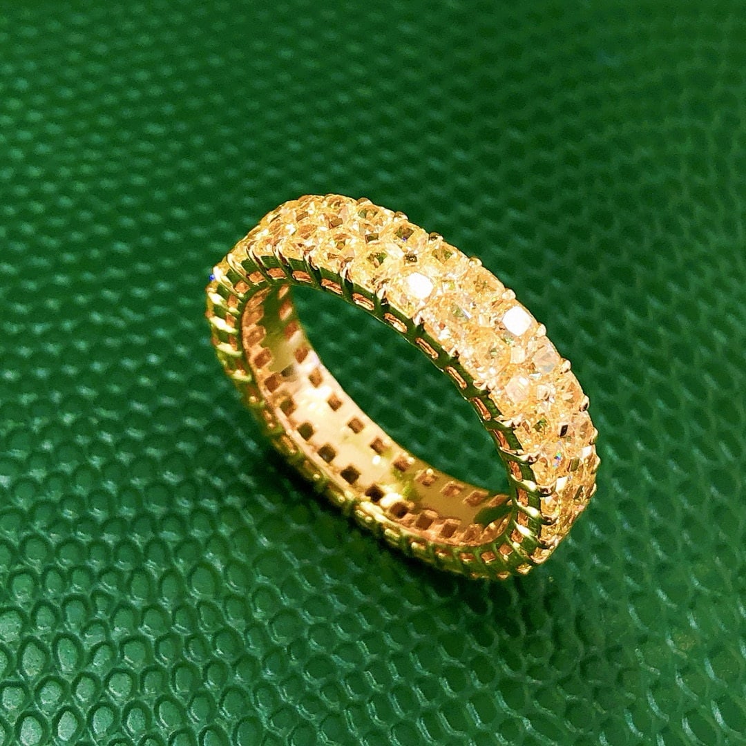 14k Gold 4.86 Ct Natural Yellow Diamond Ring: Ref:230984222 // gold content:14k gold // ring size:7. 25us // // main gemstone:yellow diamond // shape:cushion // carat weight:4. 86ct // color:yellow // treatment:natural // High Estimate: 24000