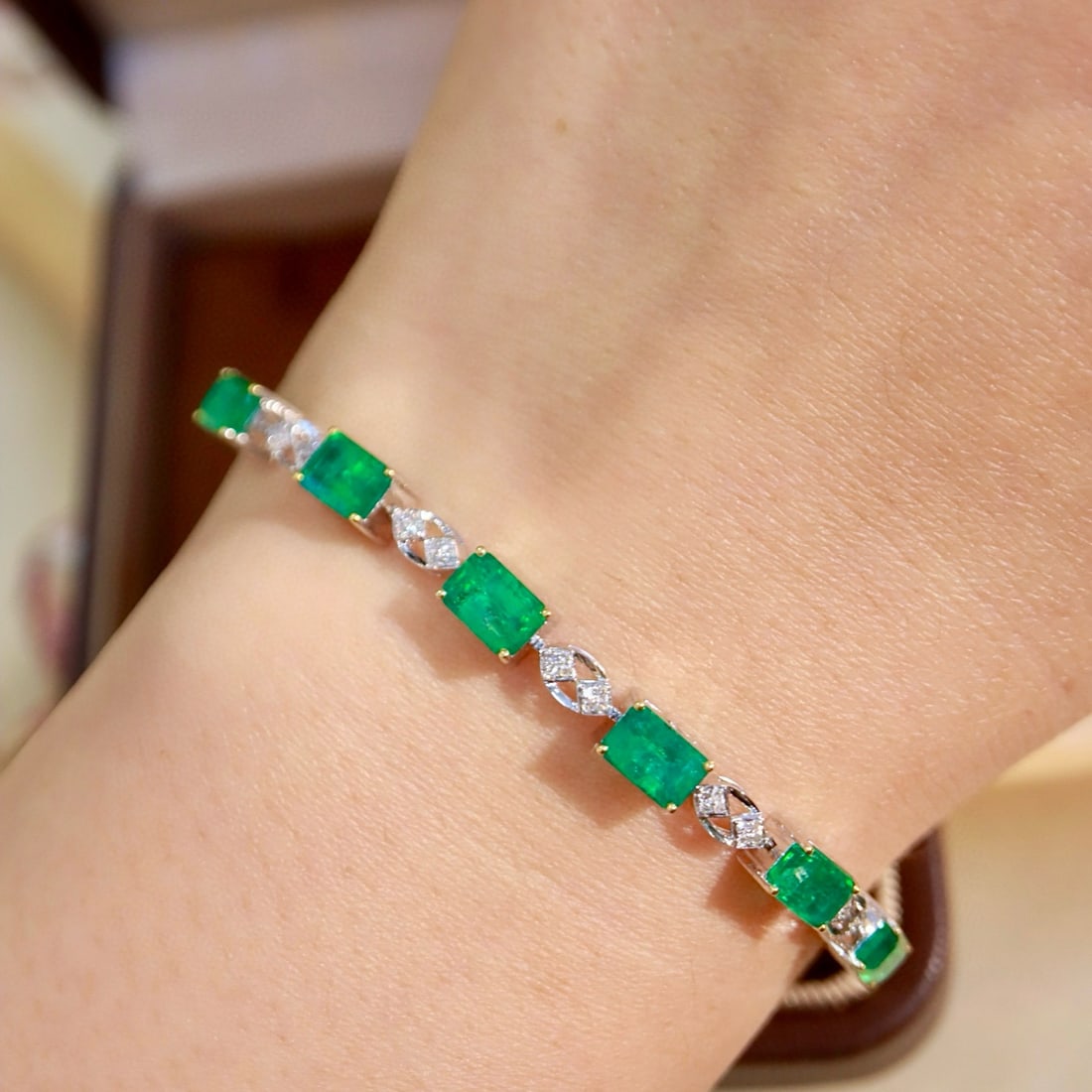 14k Gold 5.10 Ctw Natural Emerald & Diamond Bracelet - 8