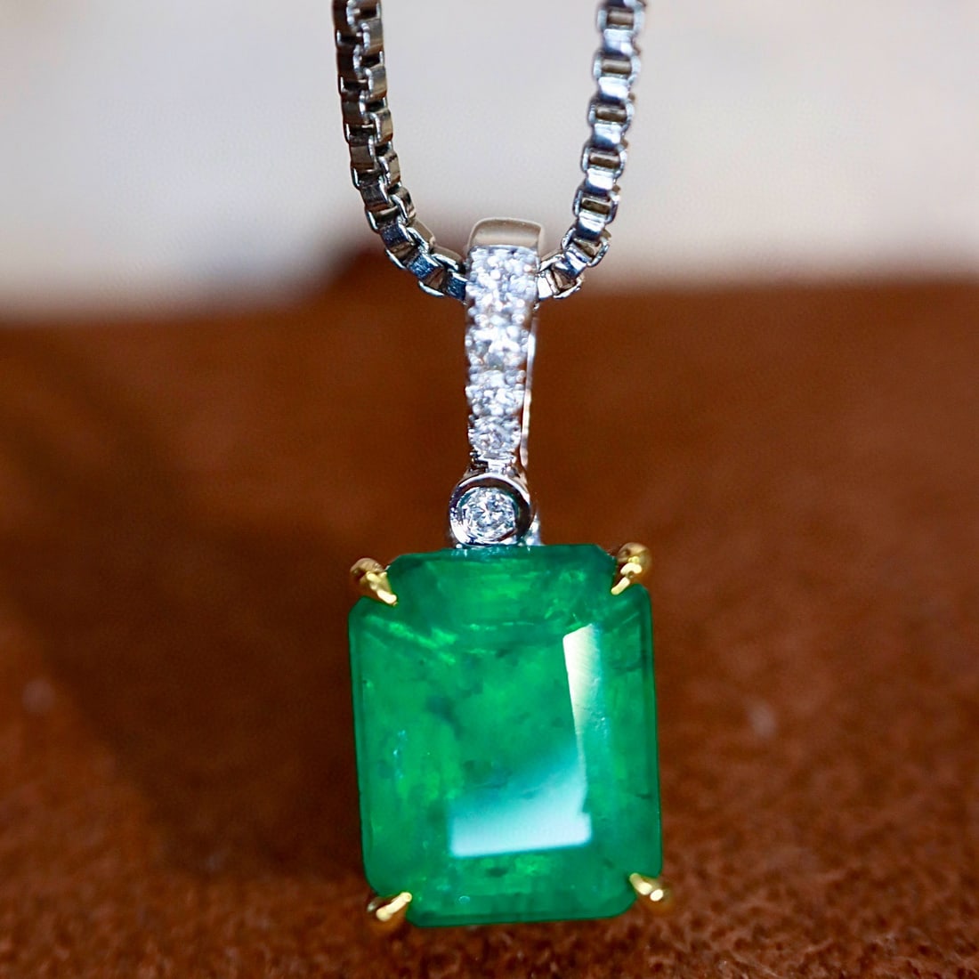 14k Gold 1.37 Ctw Natural Emerald & Diamond Pendant( Without Chain ): Ref:230984227 // gold content:14k gold // main gemstone:emerald // shape:octagonal // carat weight:1. 35ct // color:green // treatment:natural // // adjacent gemstone 2 : diamond // shape:round //