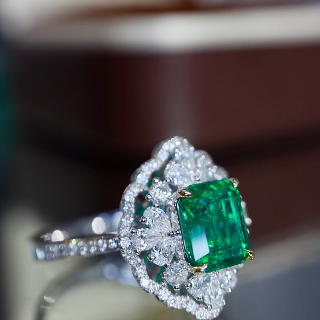 14k Gold 2.45 Ctw Vivid Green Natural Emerald & Diamond Ring - 3
