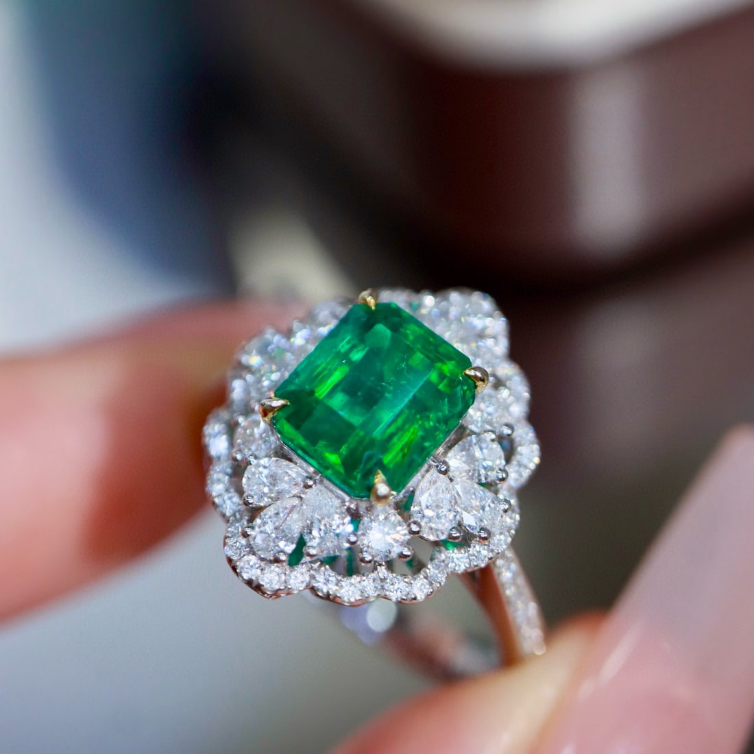14k Gold 2.45 Ctw Vivid Green Natural Emerald & Diamond Ring - 6