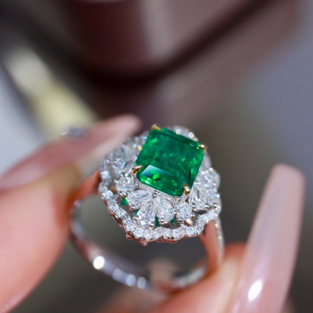 14k Gold 2.45 Ctw Vivid Green Natural Emerald & Diamond Ring - 7