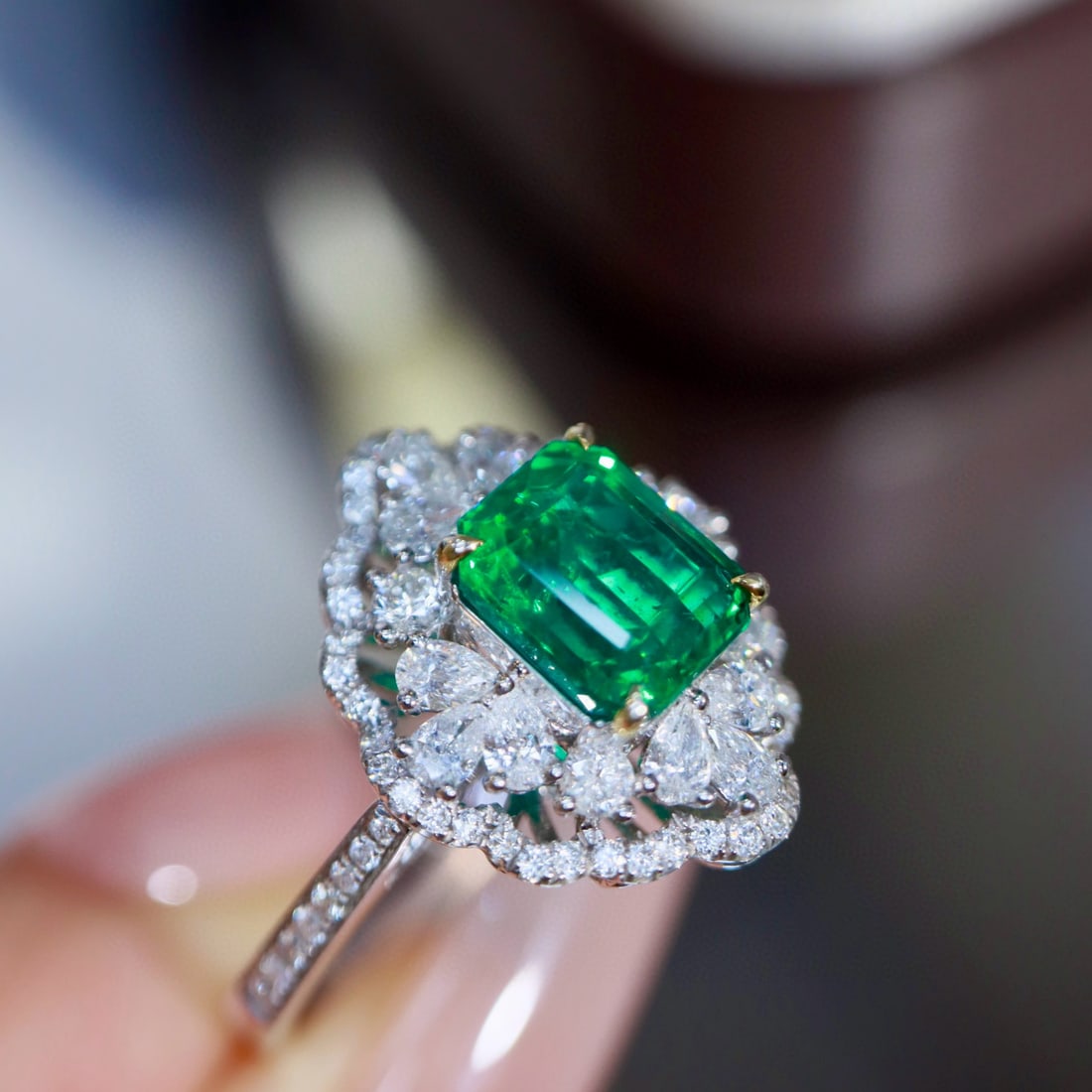14k Gold 2.45 Ctw Vivid Green Natural Emerald & Diamond Ring - 8