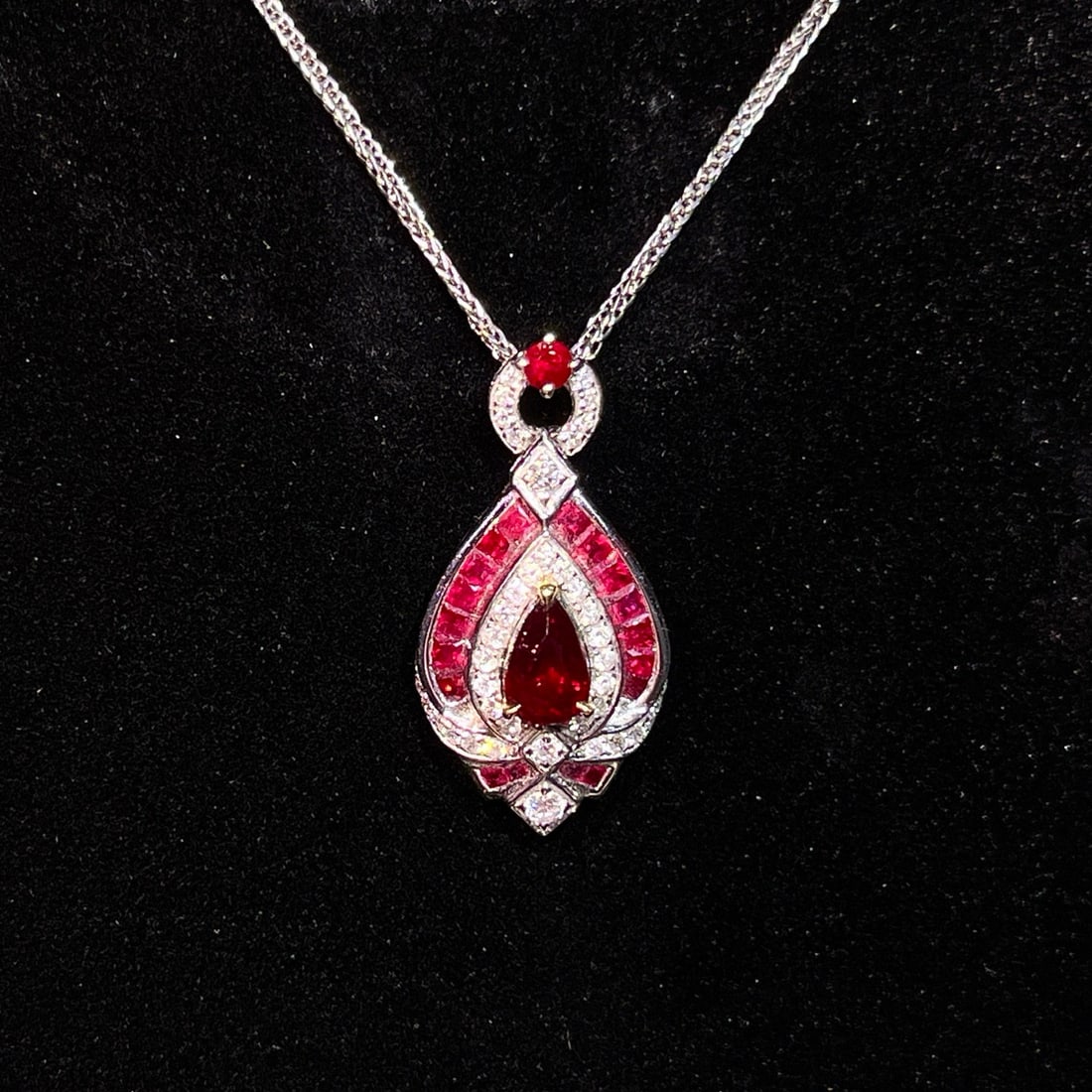 14k Gold 1.34 Ctw Natural Ruby & Diamond Pendant( Without Chain ): Ref:230984233 // gold content:14k gold // main gemstone:ruby // shape:pear // carat weight:1. 03ct // color:pigeonblood red // treatment:natural // // adjacent gemstone 2 : diamond // number of stones