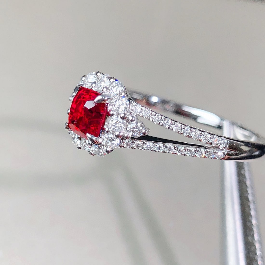 14k Gold 0.93 Ctw Natural Spinel & Diamond Ring - 5