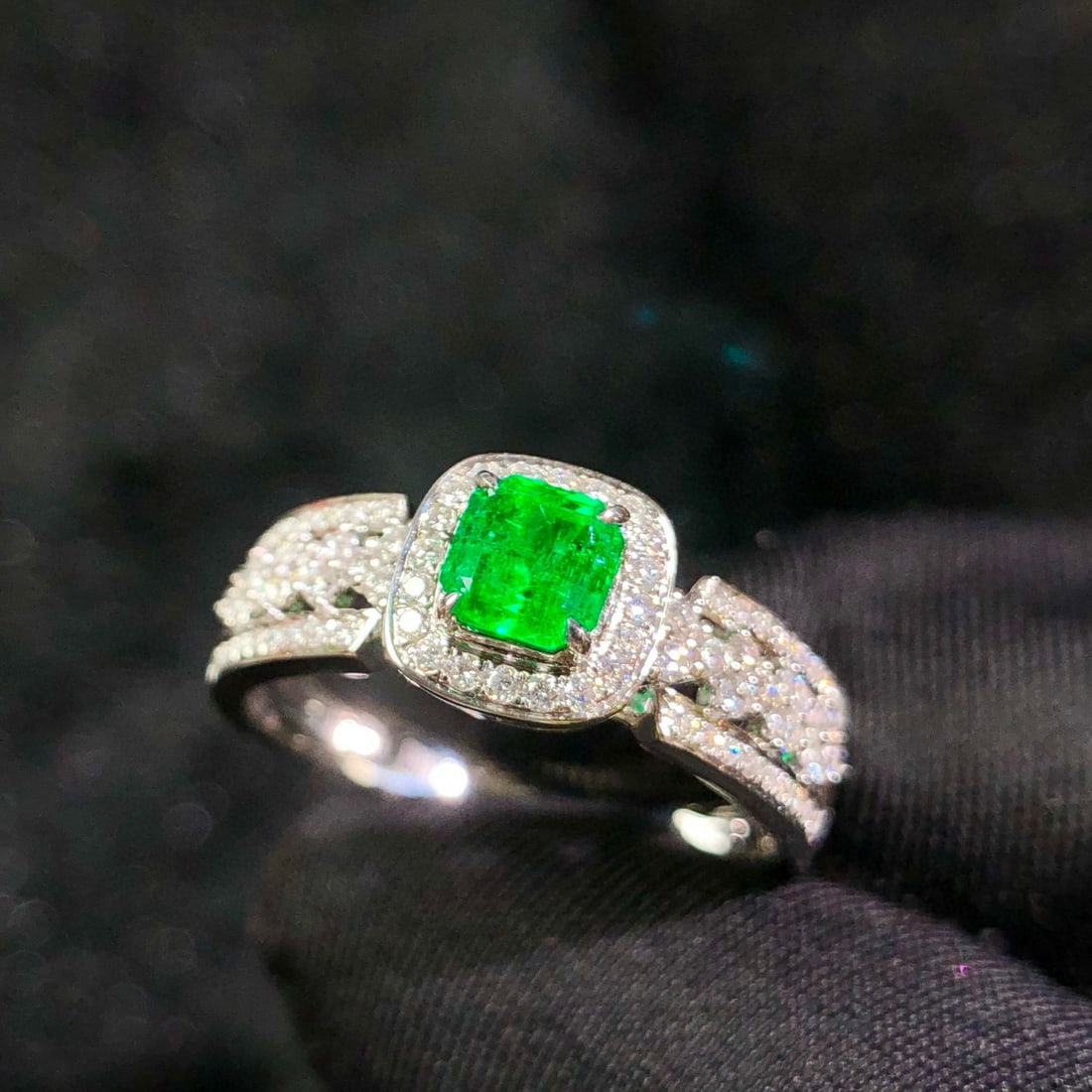 14k Gold 0.91 Ctw Vivid Green Natural Emerald & Diamond Ring - 7