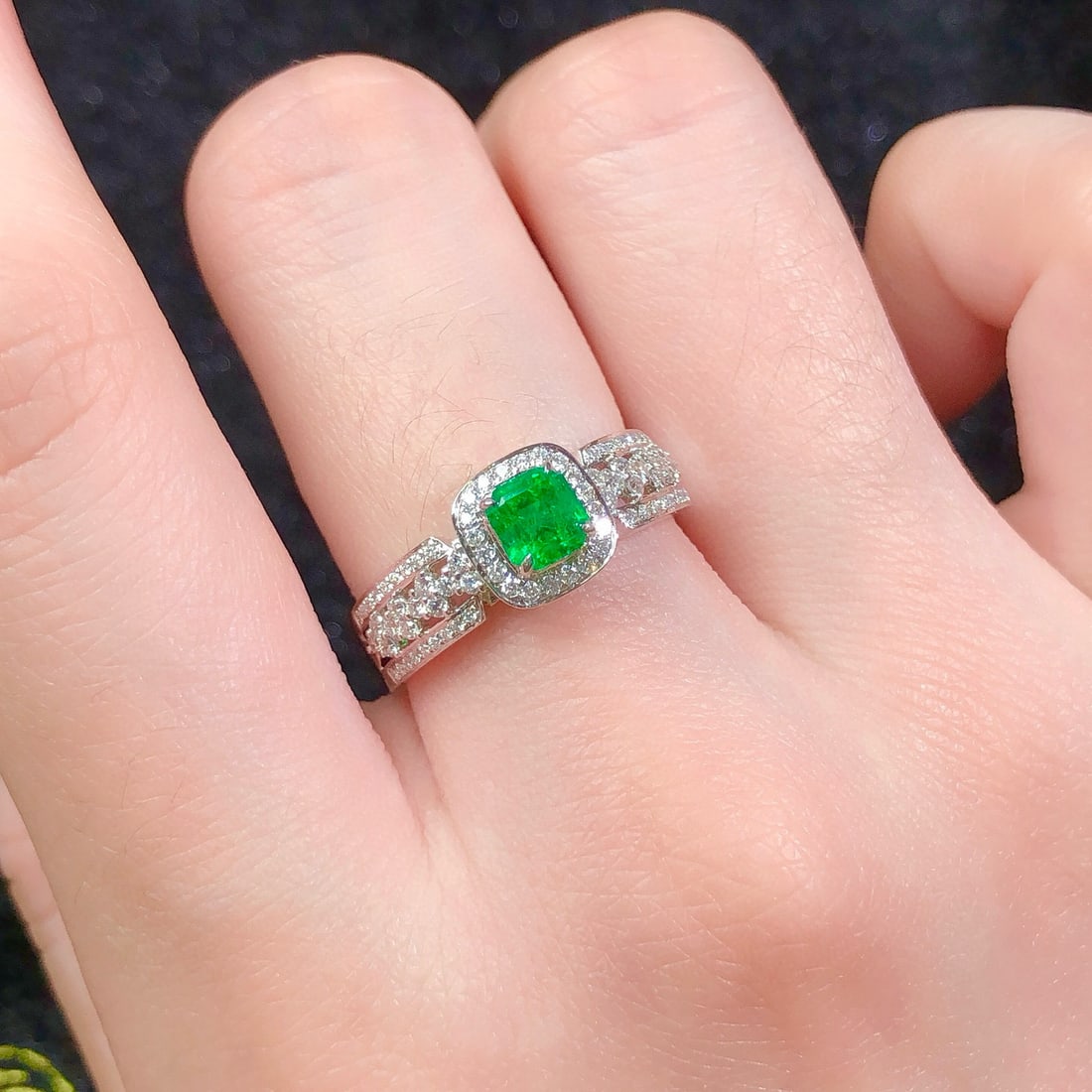 14k Gold 0.91 Ctw Vivid Green Natural Emerald & Diamond Ring - 8