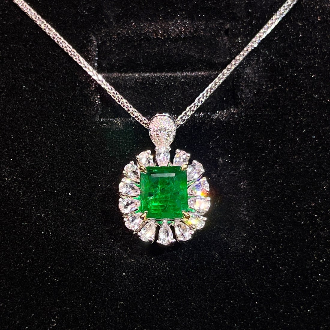 14k Gold 1.76 Ctw Vivid Green Natural Emerald & Diamond Ring/pendant( Without Chain ): Ref:230984237 // gold content:14k gold // ring size:7. 25us // // main gemstone:emerald // shape:octagonal // carat weight:1. 71ct // color:vivid green // treatment:natural // // adjacent gemstone 2 :