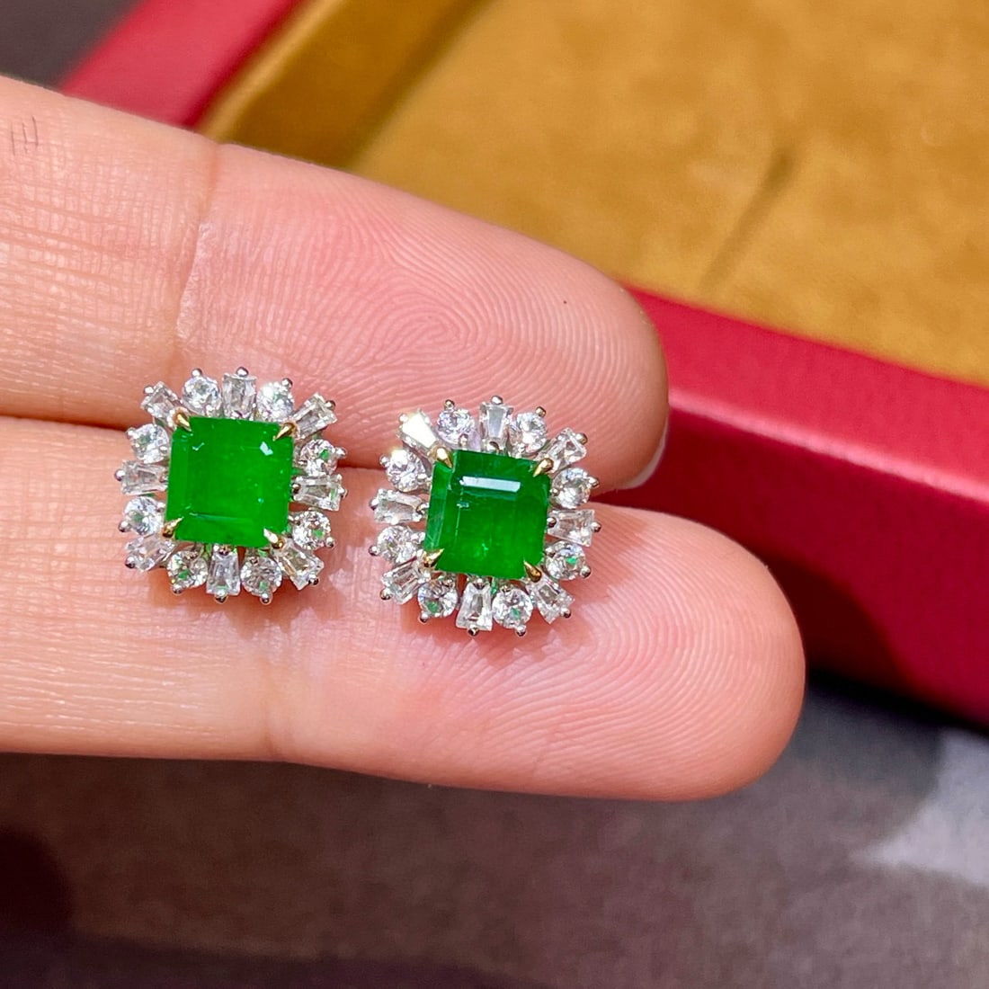14k Gold 2.67 Ctw Vivid Green Natural Emerald & Diamond Earrings: Ref:230984238 // gold content:14k gold // main gemstone:emerald // shape:octagonal // carat weight:1. 58ct // color:vivid green // treatment:natural // // adjacent gemstone 2 : diamond // number of st