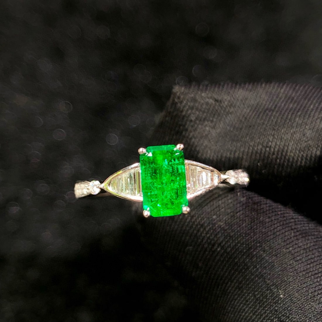 14k Gold 0.85 Ctw Vivid Green Natural Emerald & Diamond Ring: Ref:230984239 // gold content:14k gold // ring size:7. 25us // // main gemstone:emerald // shape:octagonal // carat weight:0. 65ct // color:vivid green // treatment:natural // // adjacent gemstone 2
