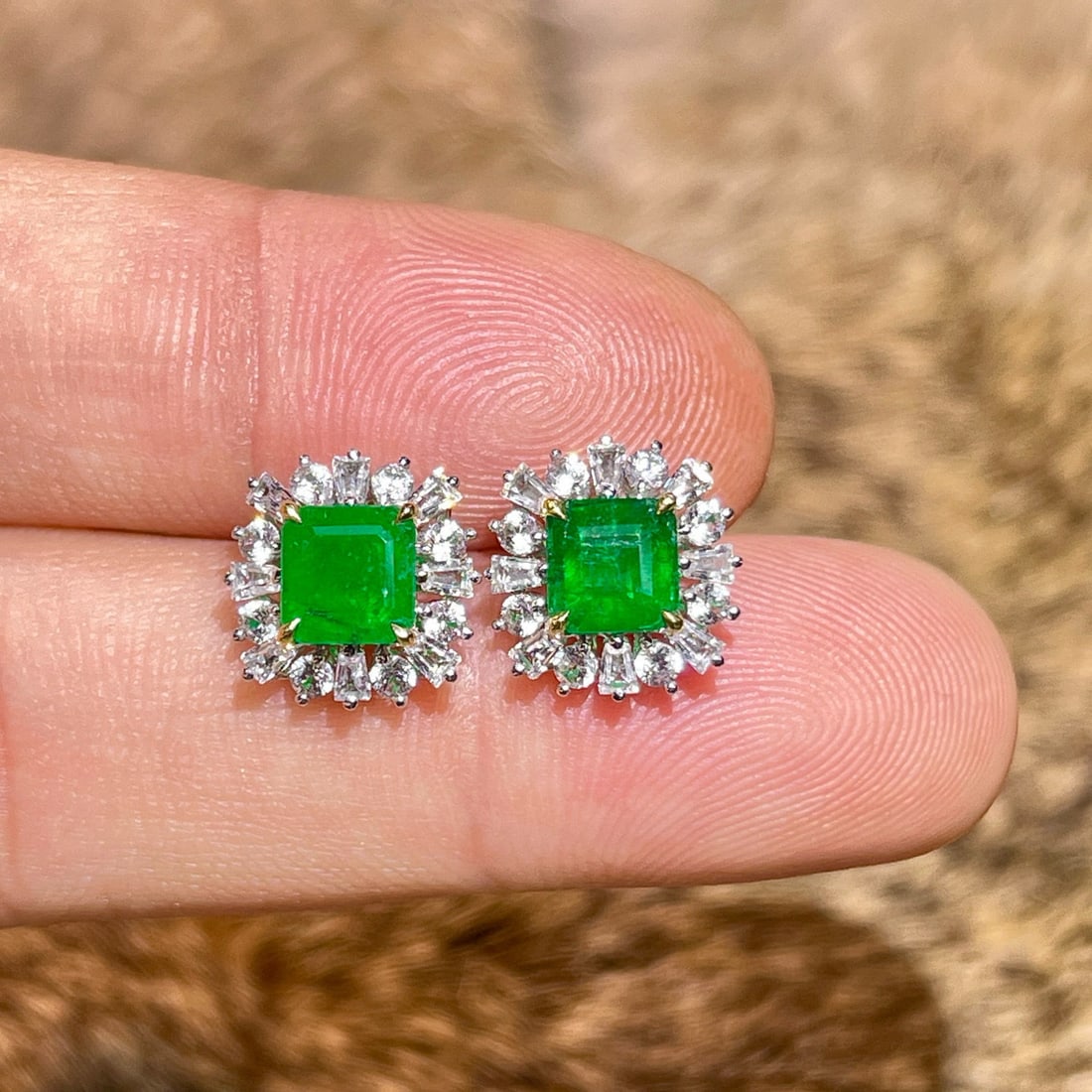 14k Gold 3.67 Ct Vivid Green Natural Emerald & Diamond Jewelry Set - 4