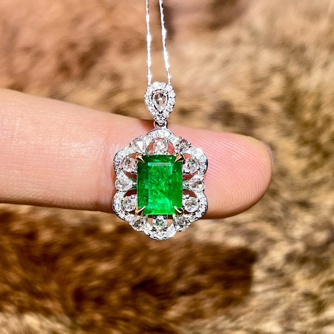 14k Gold 3.67 Ct Vivid Green Natural Emerald & Diamond Jewelry Set - 5