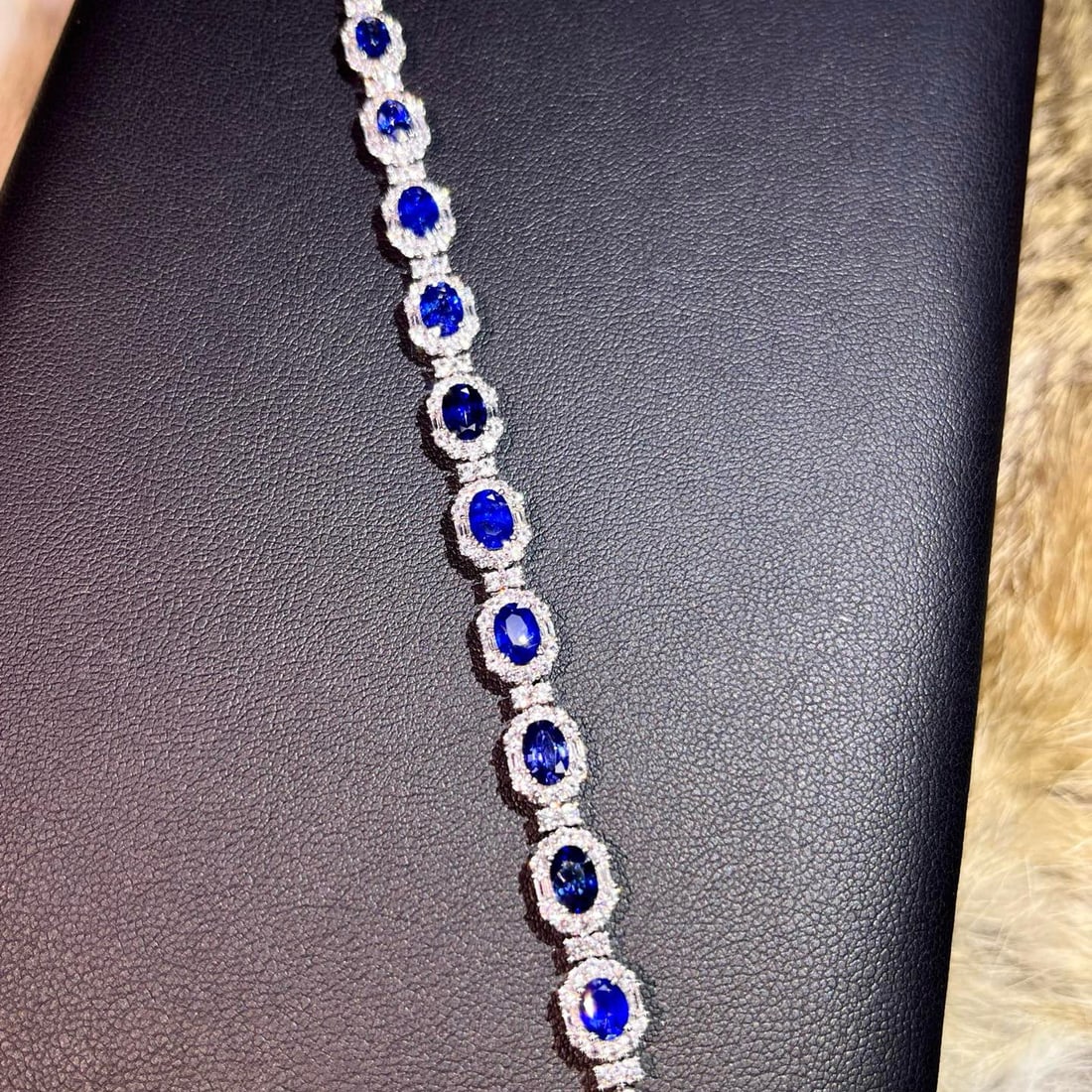 14k Gold 8.05 Ctw Natural Sapphire & Sapphire Bracelet: Ref:230984242 // gold content:14k gold // main gemstone:sapphire // shape:oval // carat weight:5. 1ct // color:royal blue // treatment:natural // // adjacent gemstone 2 : sapphire // number of