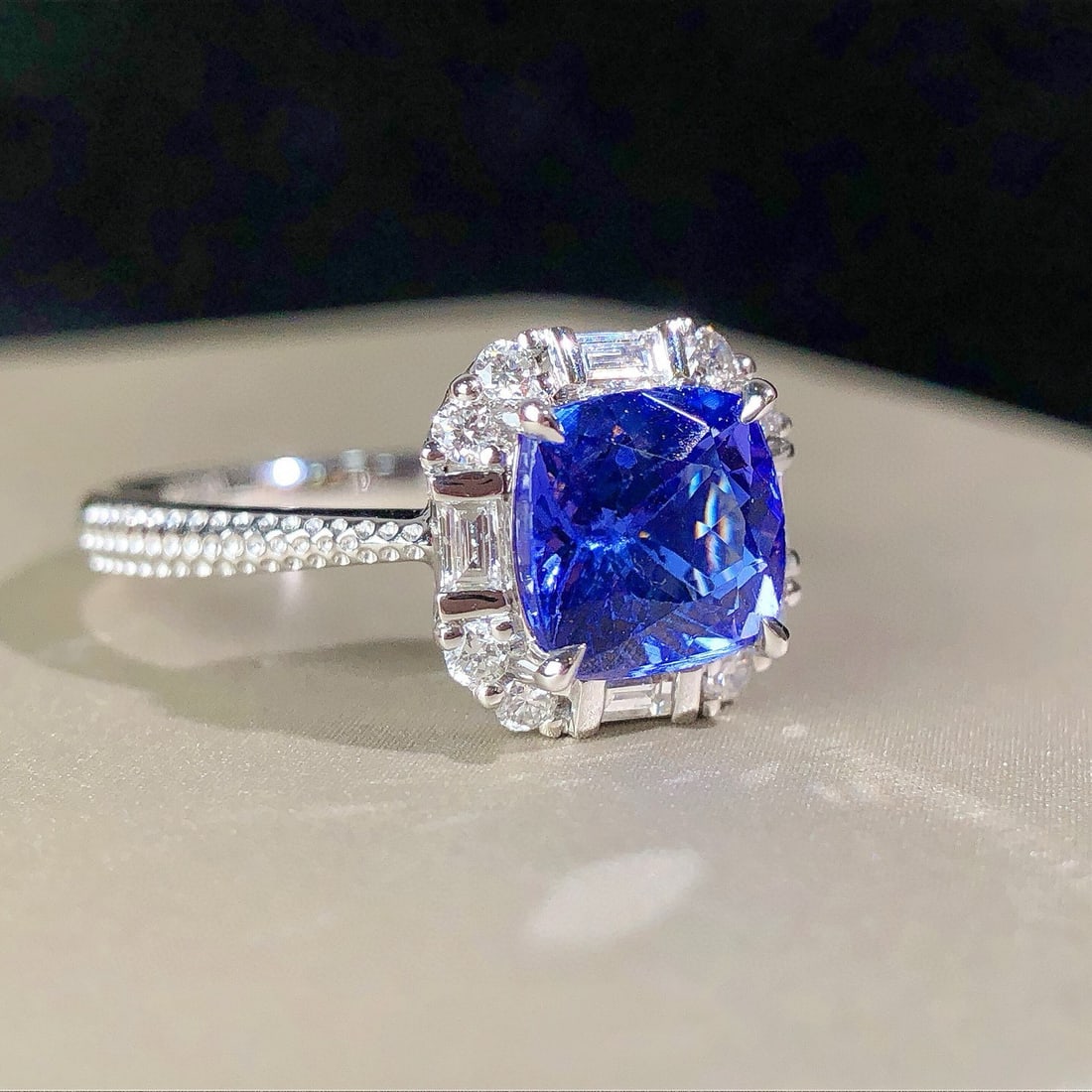 14k Gold 2.00 Ctw Natural Tanzanite & Diamond Ring - 7