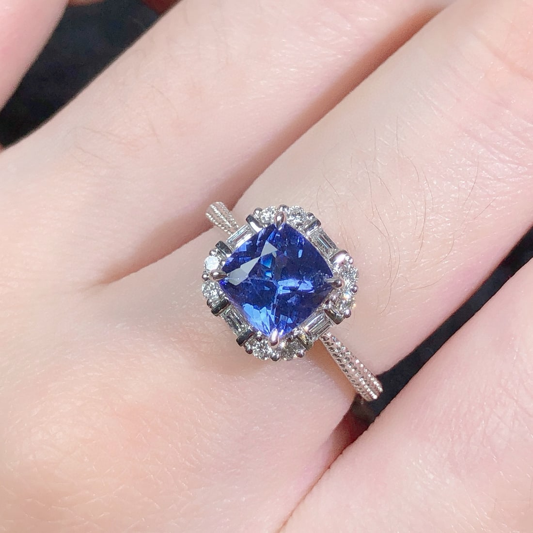 14k Gold 2.00 Ctw Natural Tanzanite & Diamond Ring - 8