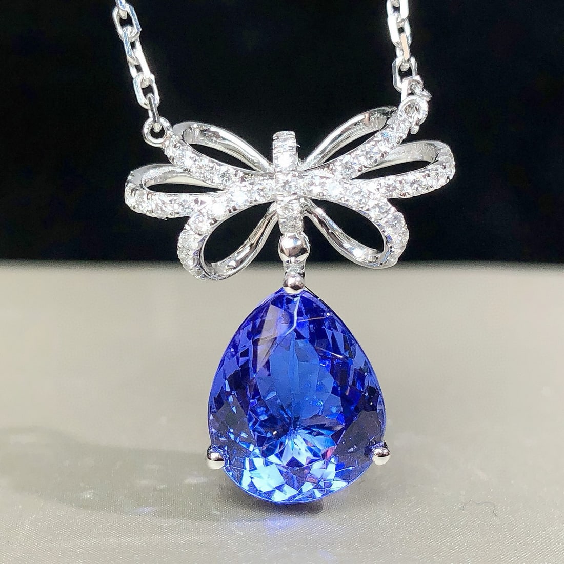 14k Gold 3.72 Ctw Natural Tanzanite & Diamond Necklace: Ref:230984247 // gold content:14k gold // main gemstone:tanzanite // shape:pear // carat weight:3. 53ct // color:blue // treatment:natural // // adjacent gemstone 2 : diamond // shape:round // carat