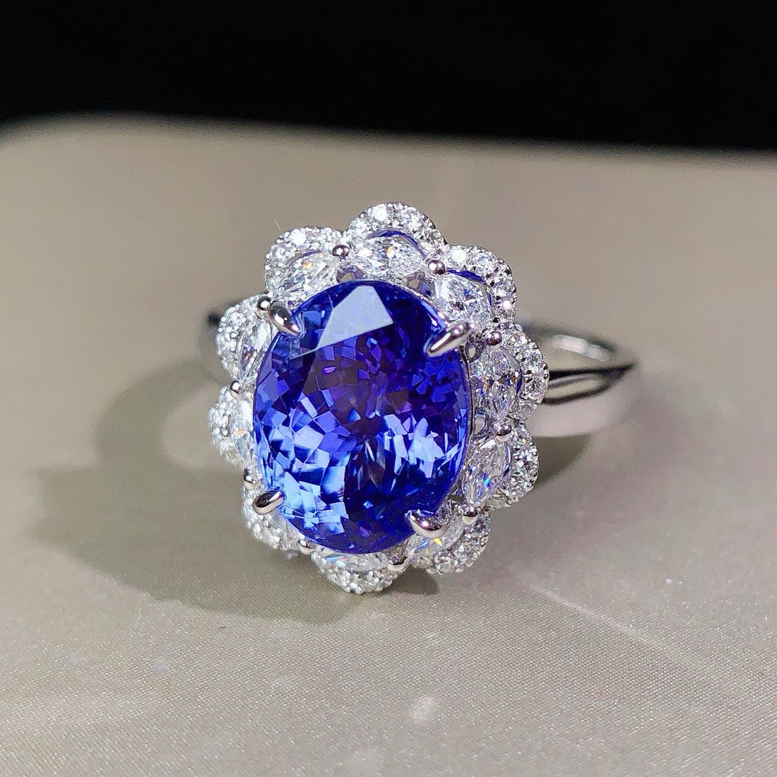 14k Gold 4.17 Ctw Natural Tanzanite & Diamond Ring - 2