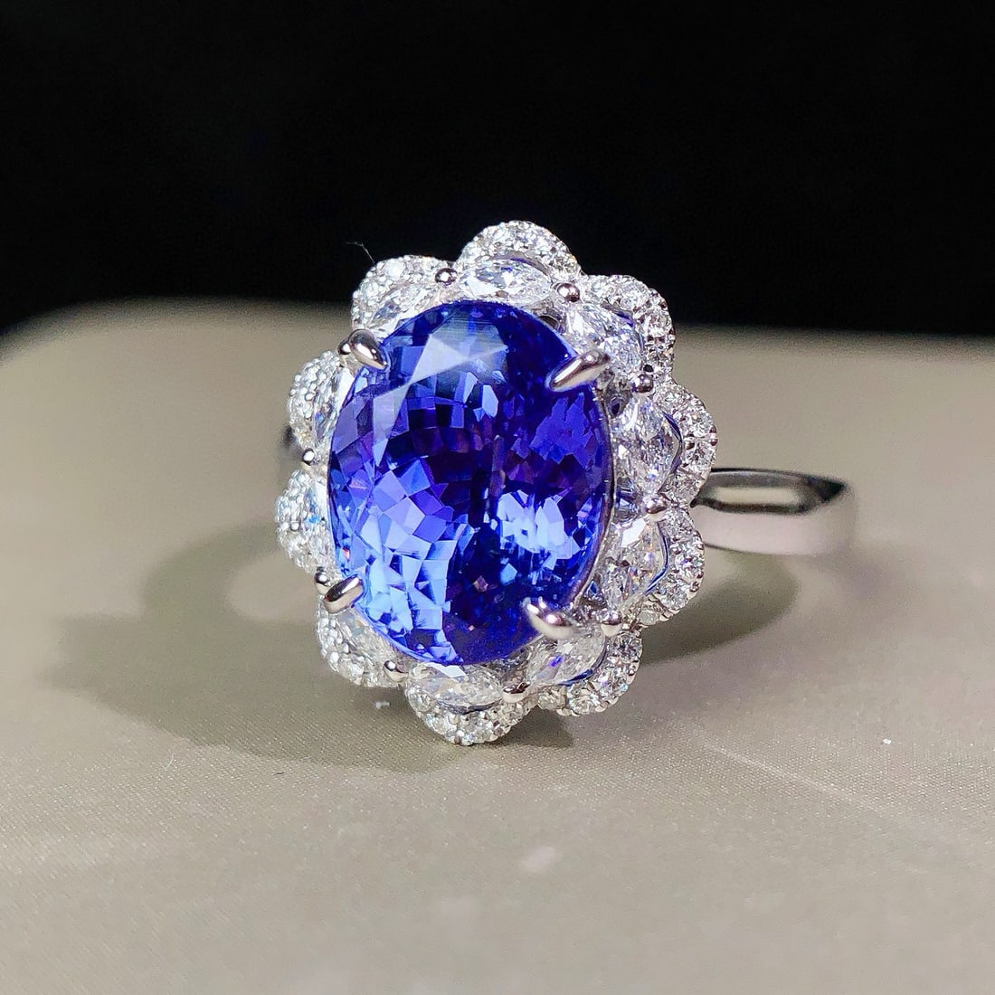 14k Gold 4.17 Ctw Natural Tanzanite & Diamond Ring - 3