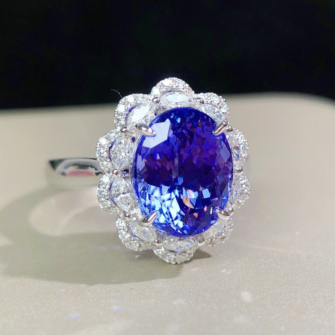 14k Gold 4.17 Ctw Natural Tanzanite & Diamond Ring - 4