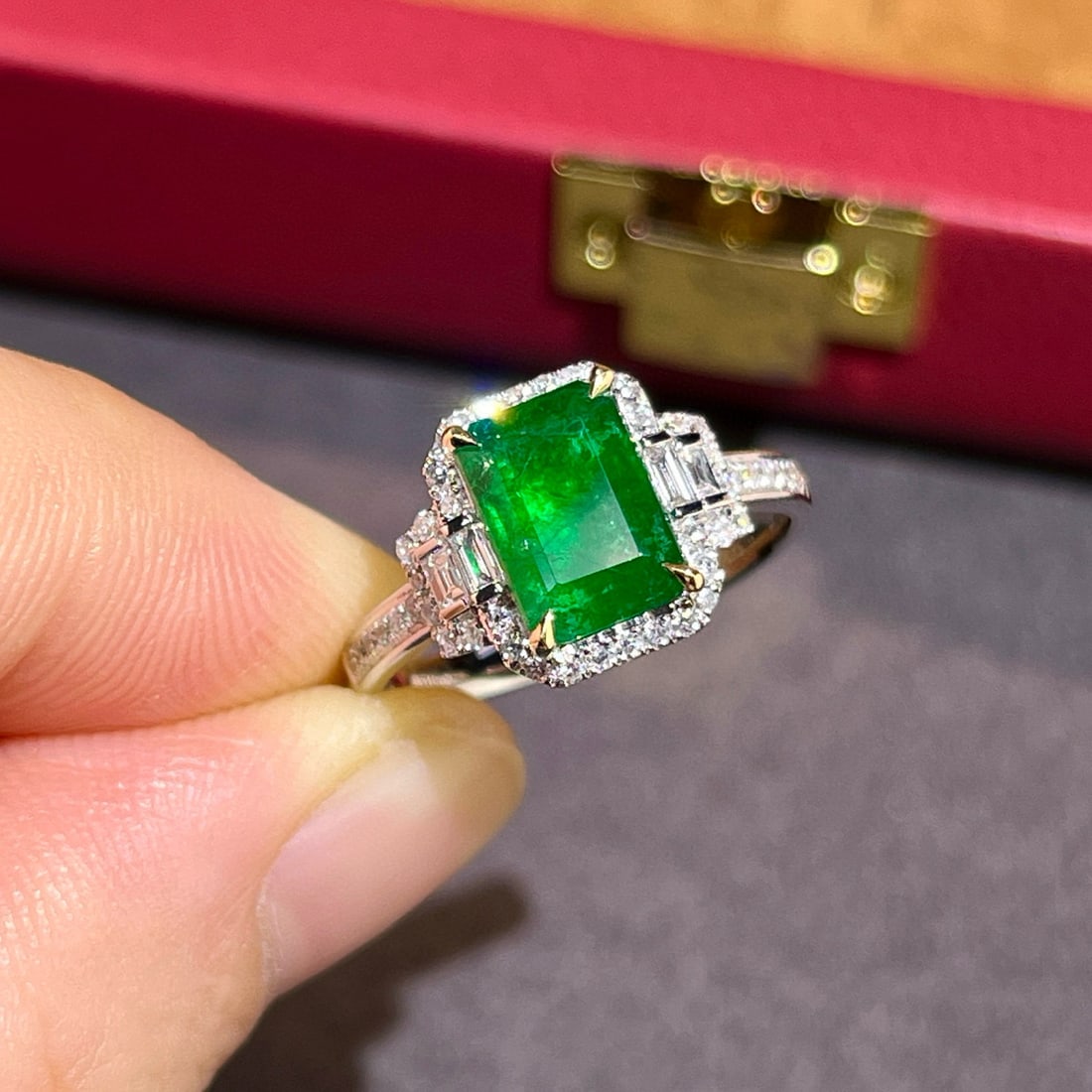 14k Gold 2.47 Ctw Vivid Green Natural Emerald & Diamond Ring - 2