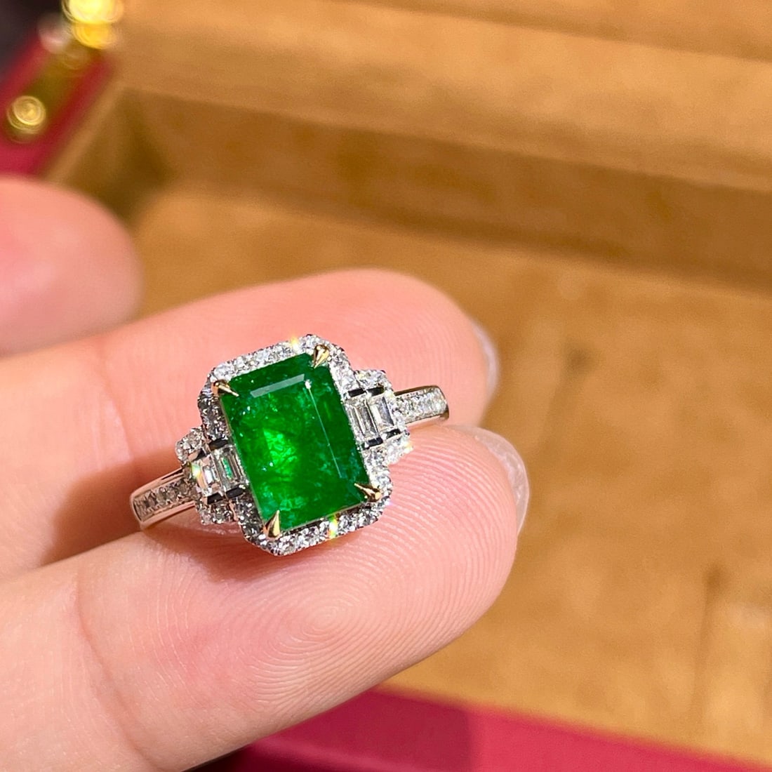 14k Gold 2.47 Ctw Vivid Green Natural Emerald & Diamond Ring - 4