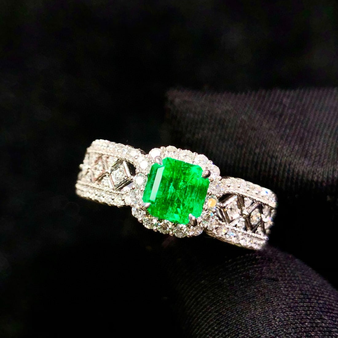 14k Gold 1.23 Ctw Vivid Green Natural Emerald & Diamond Ring: Ref:230984256 // gold content:14k gold // ring size:7. 25us // // main gemstone:emerald // shape:octagonal // carat weight:0. 79ct // color:vivid green // treatment:natural // // adjacent gemstone 2