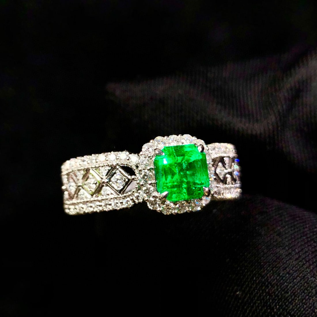 14k Gold 1.23 Ctw Vivid Green Natural Emerald & Diamond Ring - 2