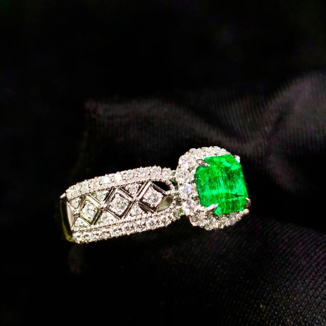 14k Gold 1.23 Ctw Vivid Green Natural Emerald & Diamond Ring - 3
