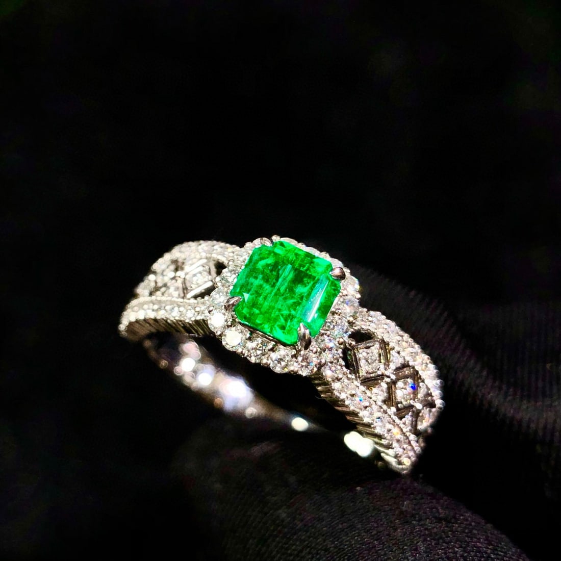14k Gold 1.23 Ctw Vivid Green Natural Emerald & Diamond Ring - 6