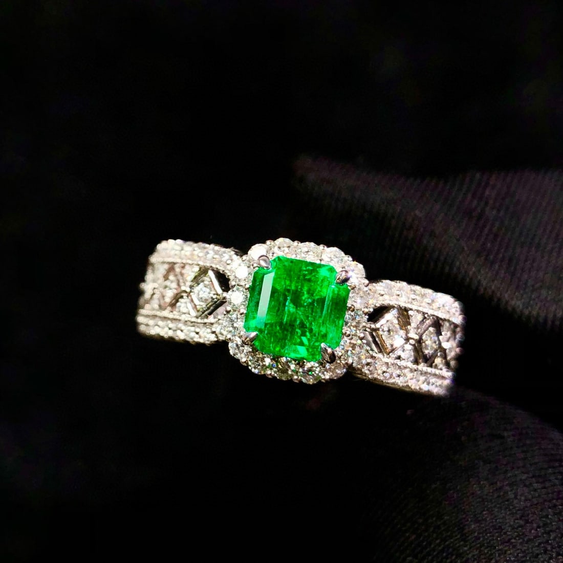 14k Gold 1.23 Ctw Vivid Green Natural Emerald & Diamond Ring - 7
