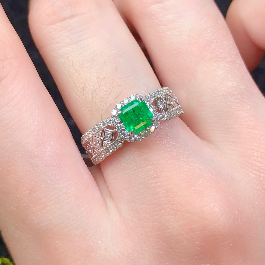 14k Gold 1.23 Ctw Vivid Green Natural Emerald & Diamond Ring - 8