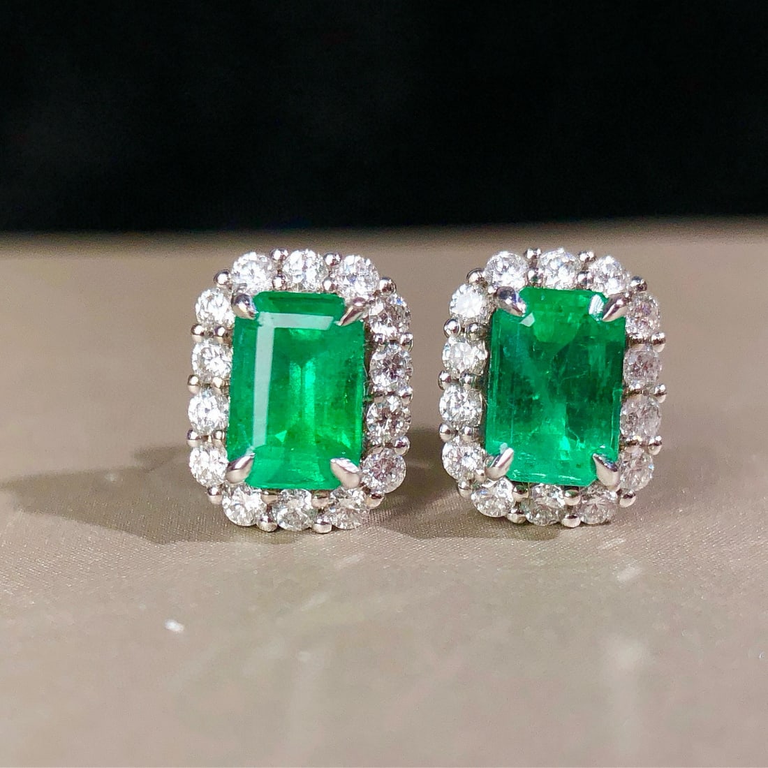 14k Gold 1.51 Ctw Vivid Green Natural Emerald & Diamond Earrings - 3