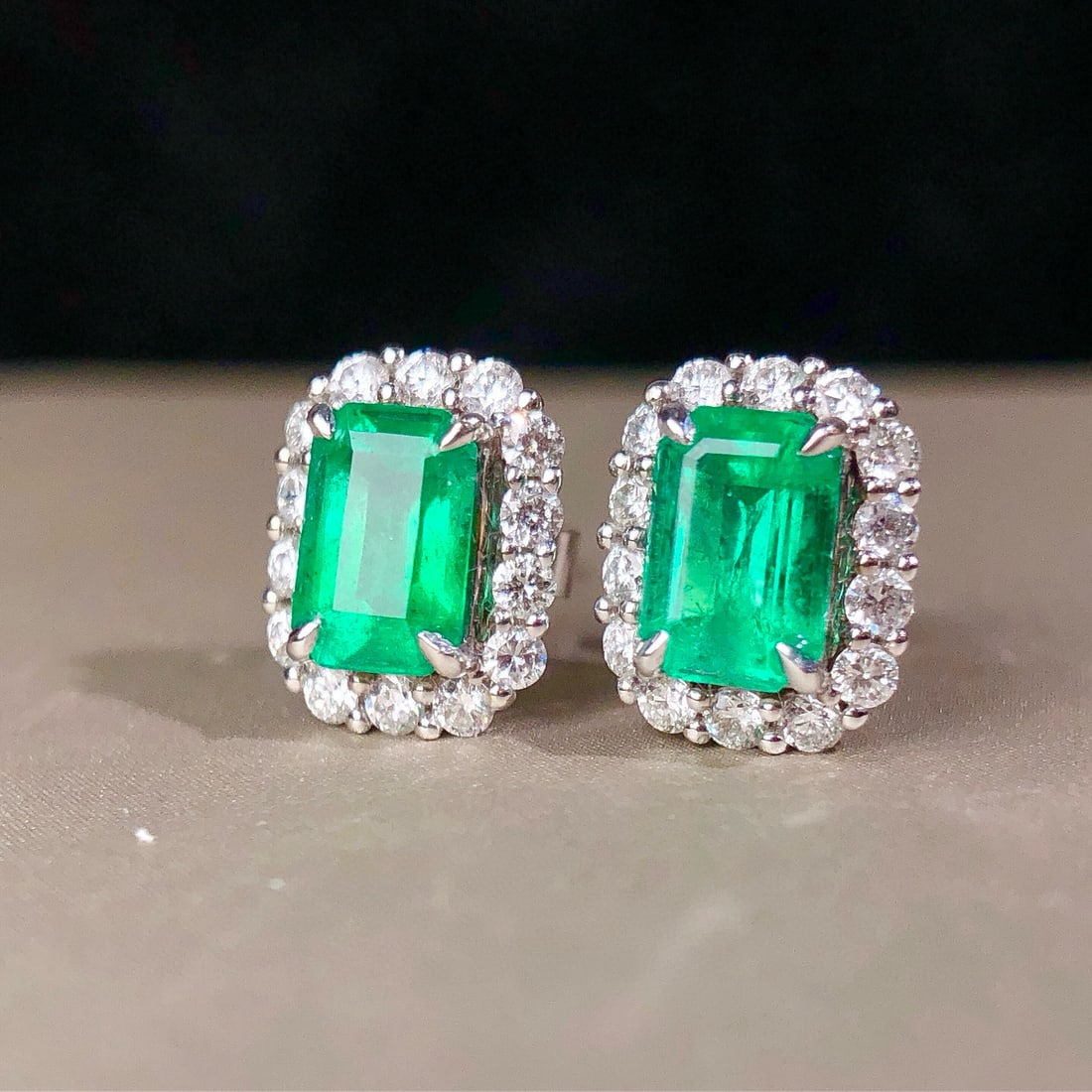14k Gold 1.51 Ctw Vivid Green Natural Emerald & Diamond Earrings - 4