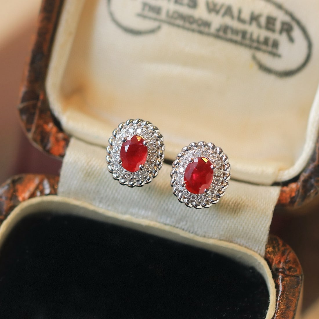 14k Gold 0.6 Ctw Natural Ruby & Diamond Earrings: Ref:230984270 // gold content:14k gold // main gemstone:ruby // shape:oval // carat weight:0. 5ct // color:pigeonblood red // treatment:natural // // adjacent gemstone 2 : diamond // shape:round //