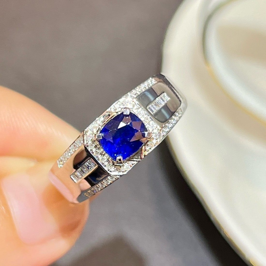 14k Gold 1.09 Ctw Natural Sapphire & Diamond & Men¡¯s Ring: Ref:230984275 // gold content:14k gold // ring size:8us // // main gemstone:sapphire // shape:cushion // carat weight:0. 97ct // color:royal blue // treatment:natural // // adjacent gemstone 2 : diamo