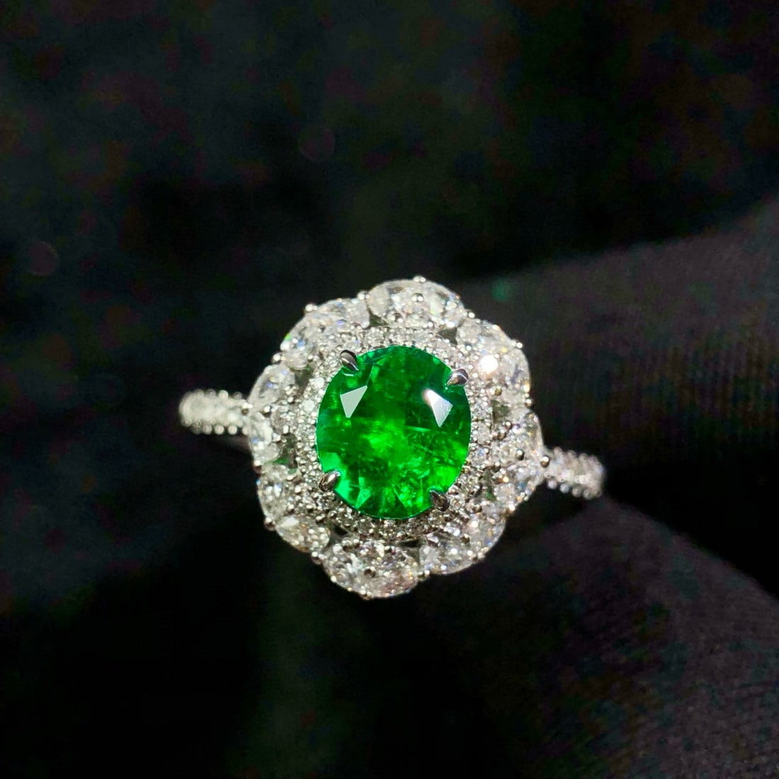 14k Gold 1.30 Ctw Vivid Green Natural Emerald & Diamond Ring (1 of 8)