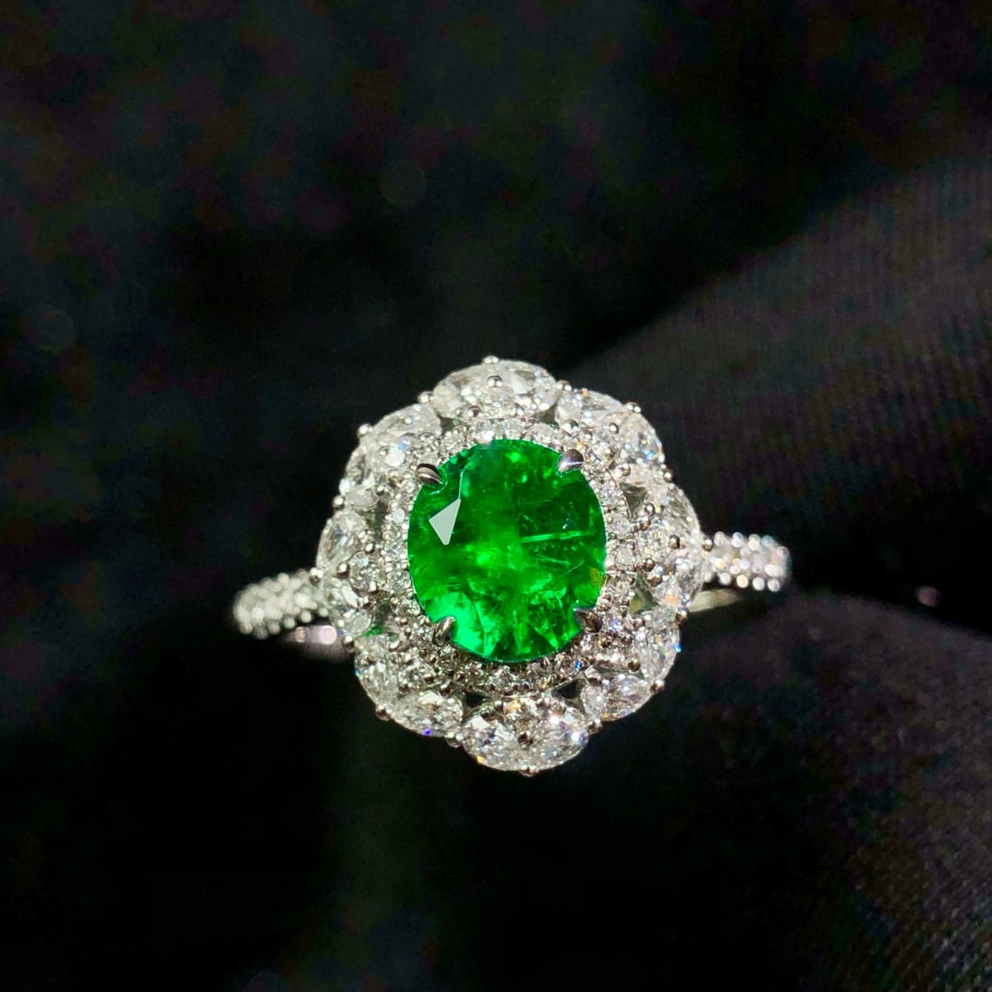 14k Gold 1.30 Ctw Vivid Green Natural Emerald & Diamond Ring - 3