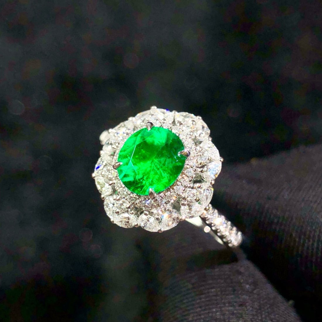 14k Gold 1.30 Ctw Vivid Green Natural Emerald & Diamond Ring - 5