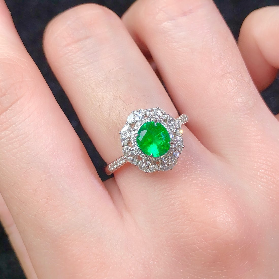 14k Gold 1.30 Ctw Vivid Green Natural Emerald & Diamond Ring - 7