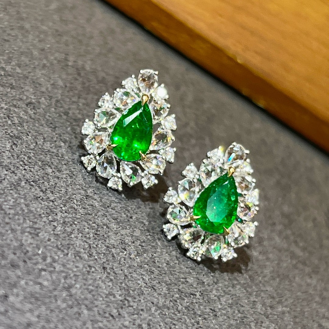 14k Gold 2.48 Ctw Vivid Green Natural Emerald & Diamond Earrings - 5