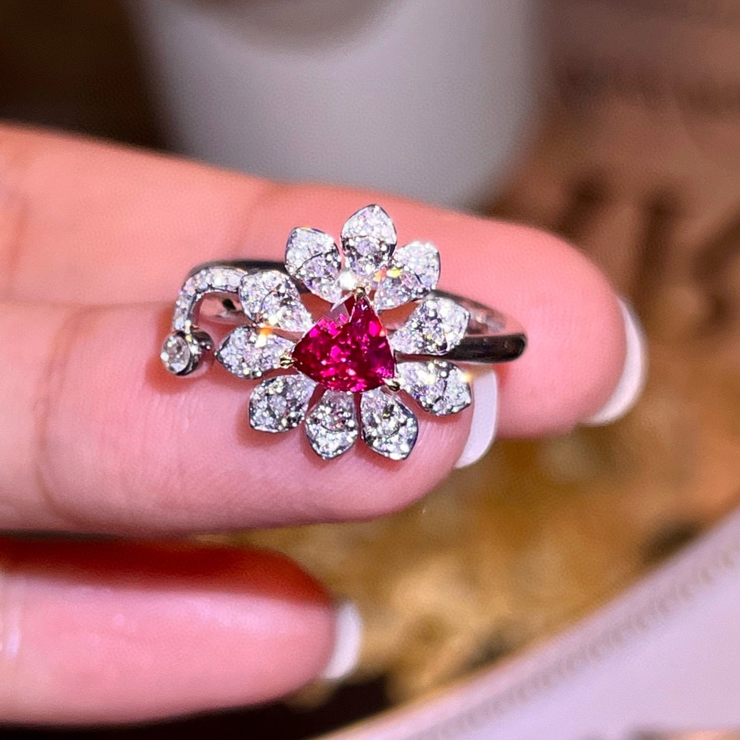 14k Gold 1.54 Ctw Natural Ruby & Diamond Ring: Ref:230984288 // gold content:14k gold // ring size:7. 25us // // main gemstone:ruby // shape:pear // carat weight:1. 01ct // color:red // treatment:natural // // adjacent gemstone 2 : diamond // numb