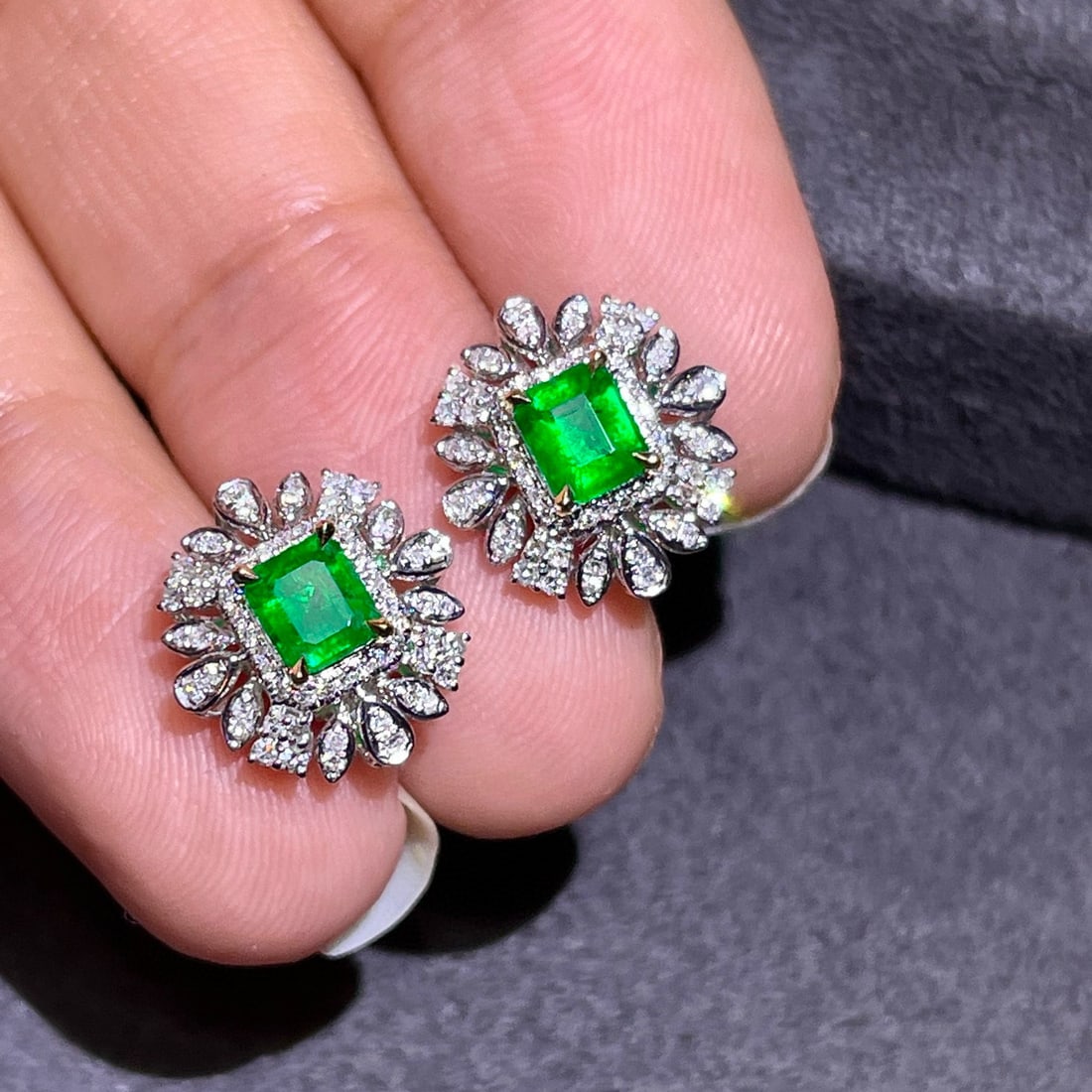 14k Gold 1.13 Ctw Vivid Green Natural Emerald & Diamond Earrings - 2