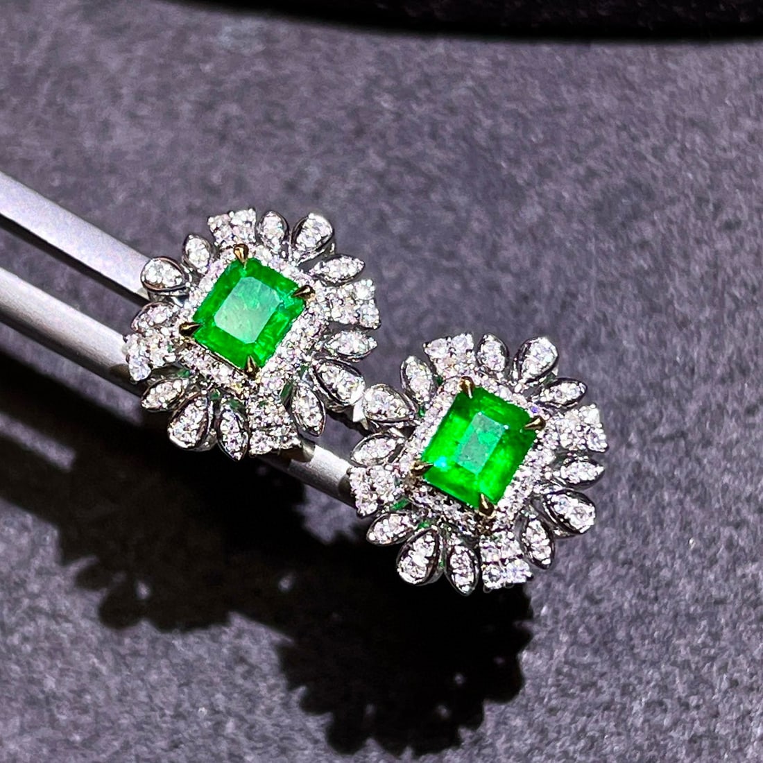 14k Gold 1.13 Ctw Vivid Green Natural Emerald & Diamond Earrings - 5
